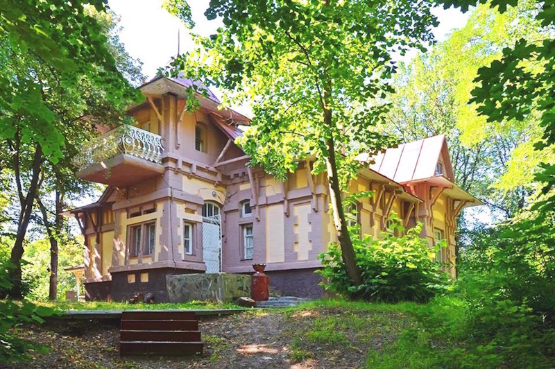 Парк «Письменників» і Дача Чоколова